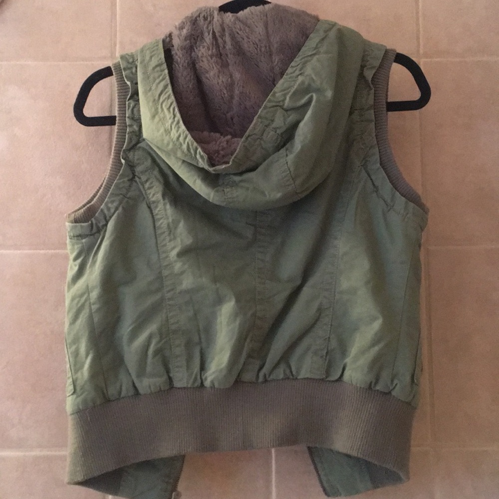 Cargo Vest - Picture 3 of 3